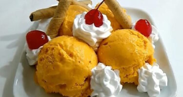 Imagen de receta de helado de lúcuma terminada en plato