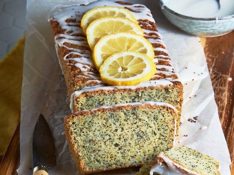 Aprende a preparar un delicioso budín de limón y amapola húmedo con este paso a paso y consejos para una presentación impactante.