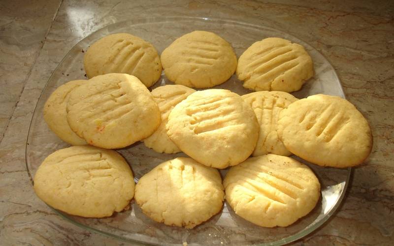 Imagen terminada de las d deliciosas galletas tropicales de coco y maicena