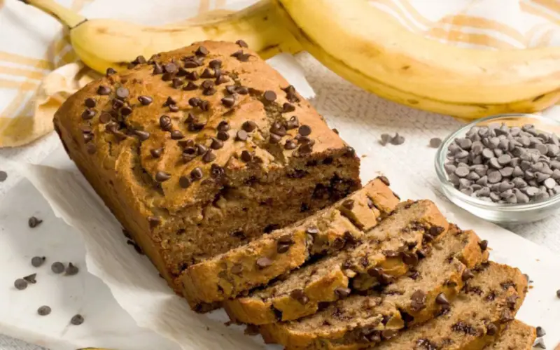Delicioso pan de plátano con chispas de chocolate